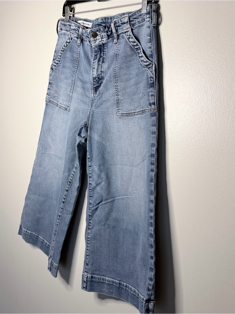 Pilcro and The Leatherpress Wide Leg Light Wash Women’s Jeans -Cropped